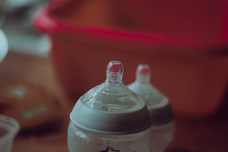 赤ちゃんの哺乳瓶の乳首
