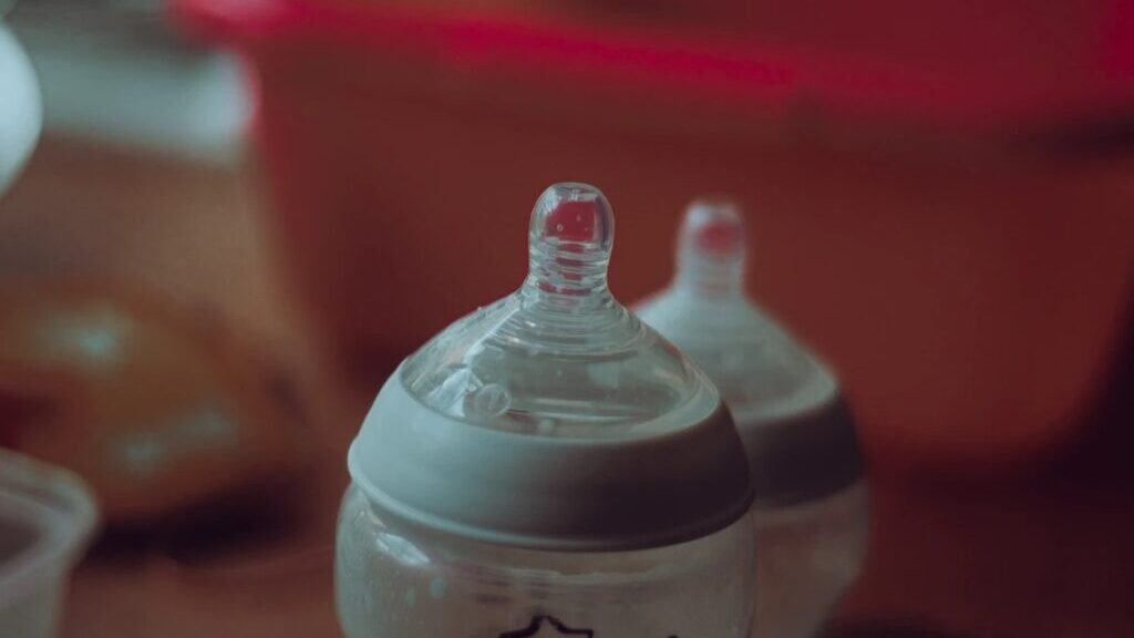 赤ちゃんの哺乳瓶の乳首